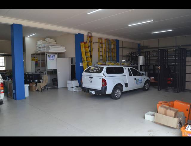 650M² WAREHOUSE FOR SALE IN KILLARNEY GARDENS